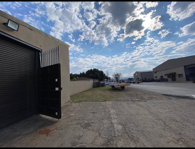 500M² WAREHOUSE TO LET IN EIKENHOF